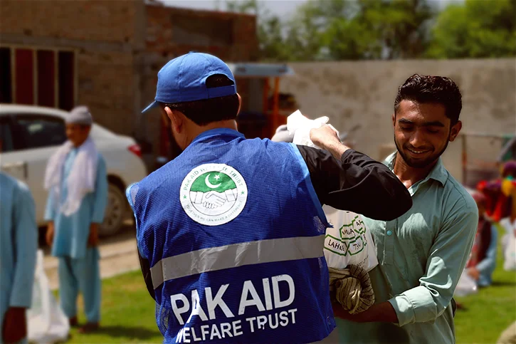Pak Aid volunteers supporting communities